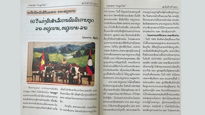 Bài viết trên Tạp chí Alunmay, tạp chí lý luận của Đảng Nhân dân Cách mạng Lào, số ra tháng 9/2022. (Ảnh: TRỊNH QUỐC DŨNG)