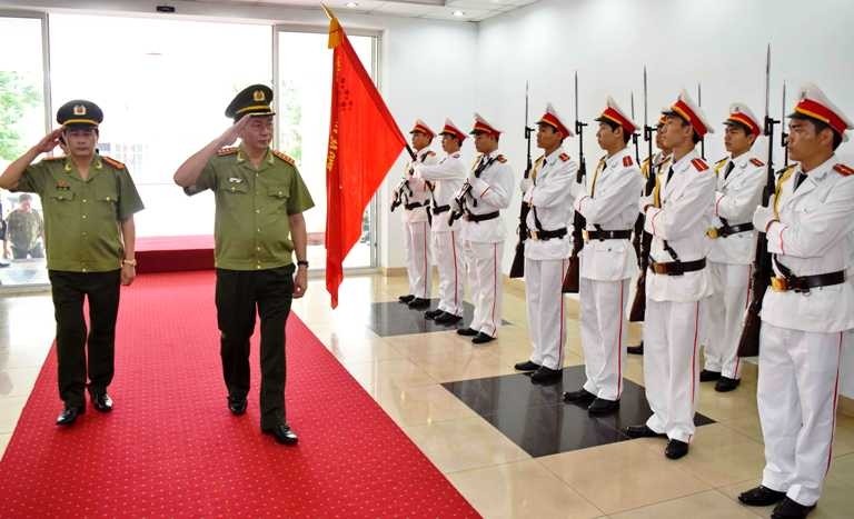 Đại tướng Trần Đại Quang, Bộ trưởng Bộ Công an duyệt đội danh dự Công an tỉnh TT-Huế.