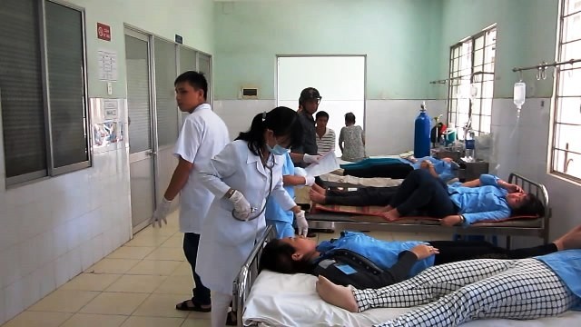 Công nhân Công ty TNHH MTV Wondo Vina nhập viện tại Trung tâm Y tế huyện Chợ Gạo 