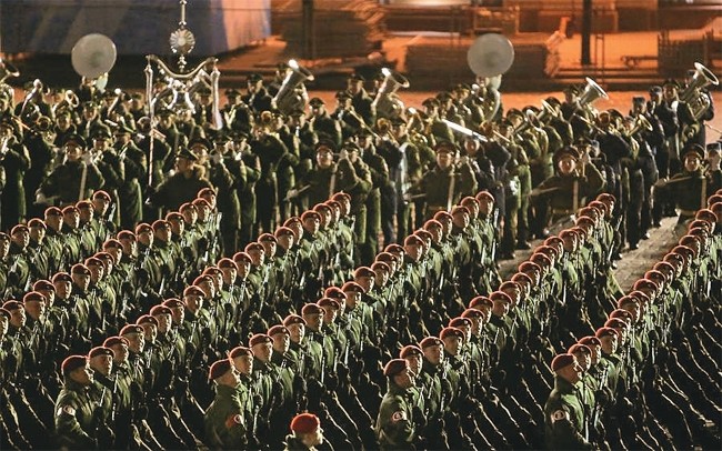 Quân đội Nga diễn tập chuẩn bị cho lễ kỷ niệm Chiến thắng phát-xít.