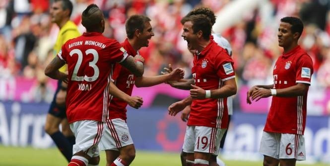 Các cầu thủ Bayern Munich ăn mừng bàn thắng của Mario Gotze. (Ảnh: Reuters).