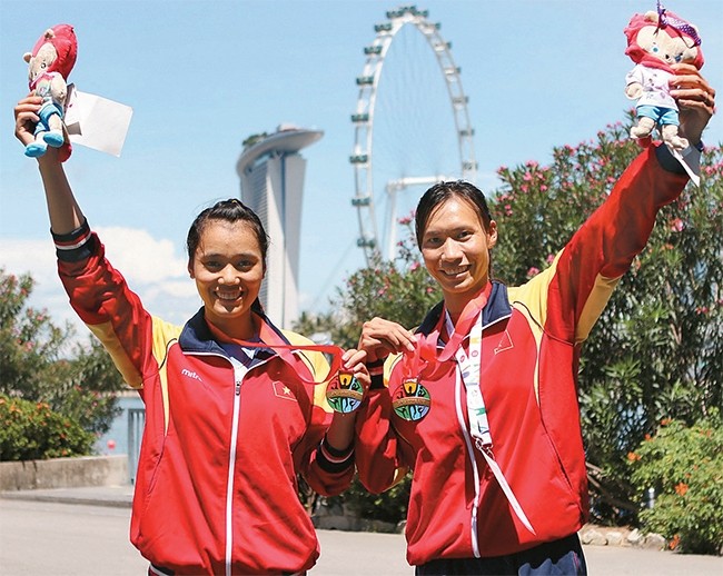 Phạm Thị Thảo (phải) và Tạ Thanh Huyền giành HCV tại SEA Games 28-2015.
