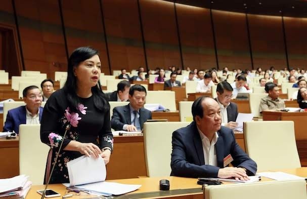 Bộ trưởng Y tế Nguyễn Thị Kim Tiến trả lời chất vấn của đại biểu Quốc hội tại Kỳ họp thứ sáu Quốc hội khoá XIV