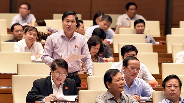 Ðại biểu Quốc hội tỉnh Quảng Nam phát biểu ý kiến thảo luận tại hội trường. Ảnh: DUY LINH