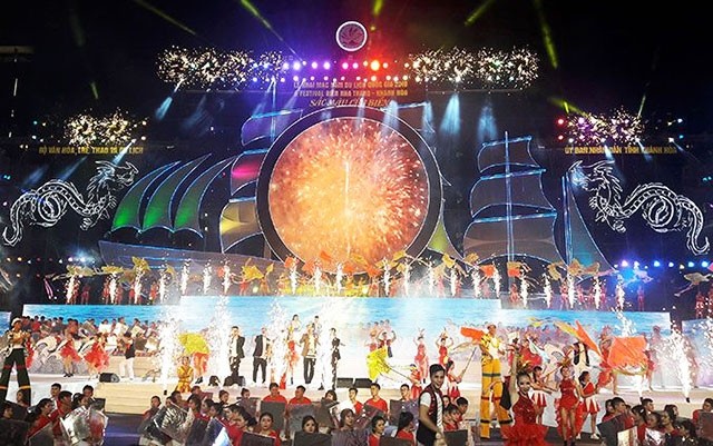 Biểu diễn nghệ thuật trong đêm khai mạc Festival biển Nha Trang và Năm du lịch quốc gia 2019.